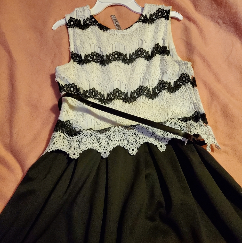 Dress - Picture 2 of 2